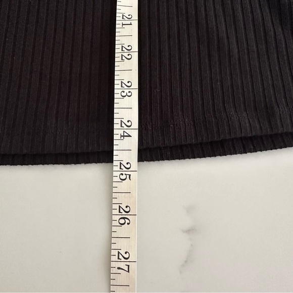 Torrid Women's V-Neck Ribbed Stretch Short Sleeve Top Size 1X - Picture 5 of 8